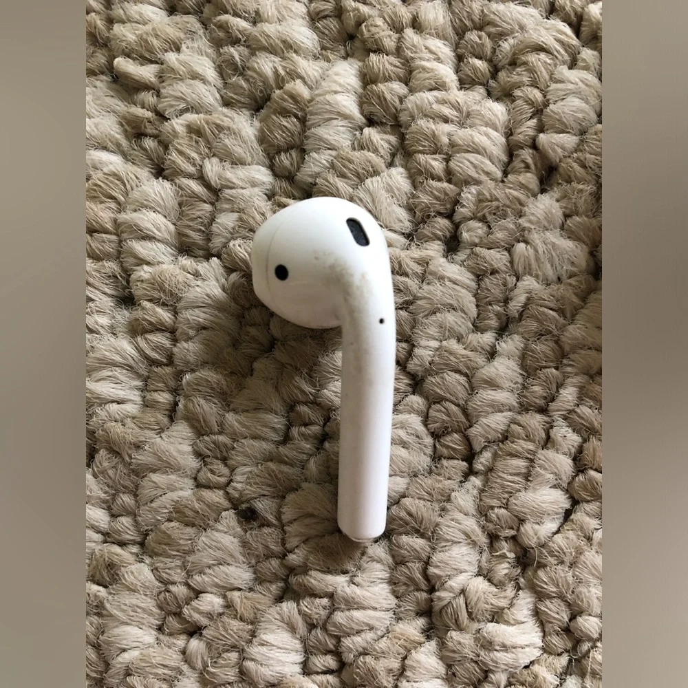 Apple Airpods 2nd Gen Authentic Replacement Charging Case A1602 & left airpod
